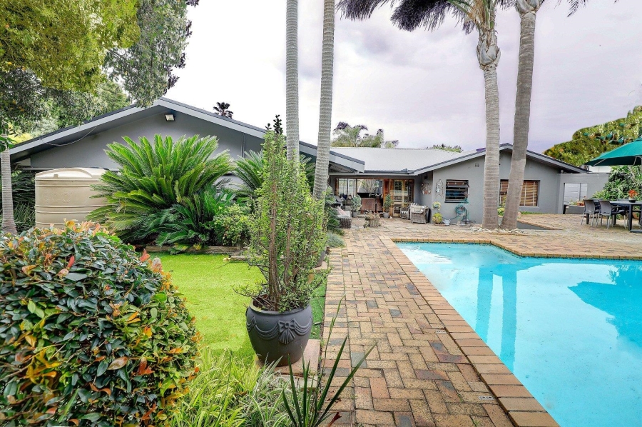 5 Bedroom Property for Sale in Welgemoed Western Cape